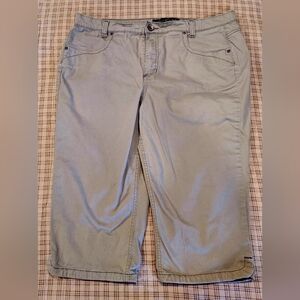 Gloria Vanderbilt women's 18 capris, sage green